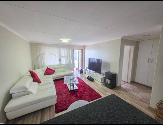 1 BEDROOM APARTMENT FOR SALE IN SANDOWN